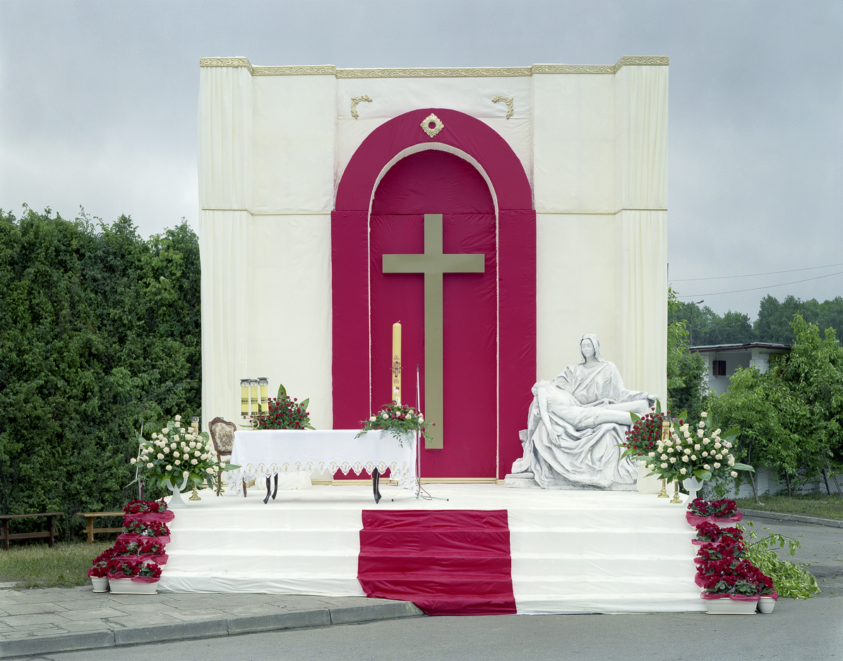 Jeden dzień w roku - cykl fotografii ołtarzy procesji Bożego Ciała w Polsce