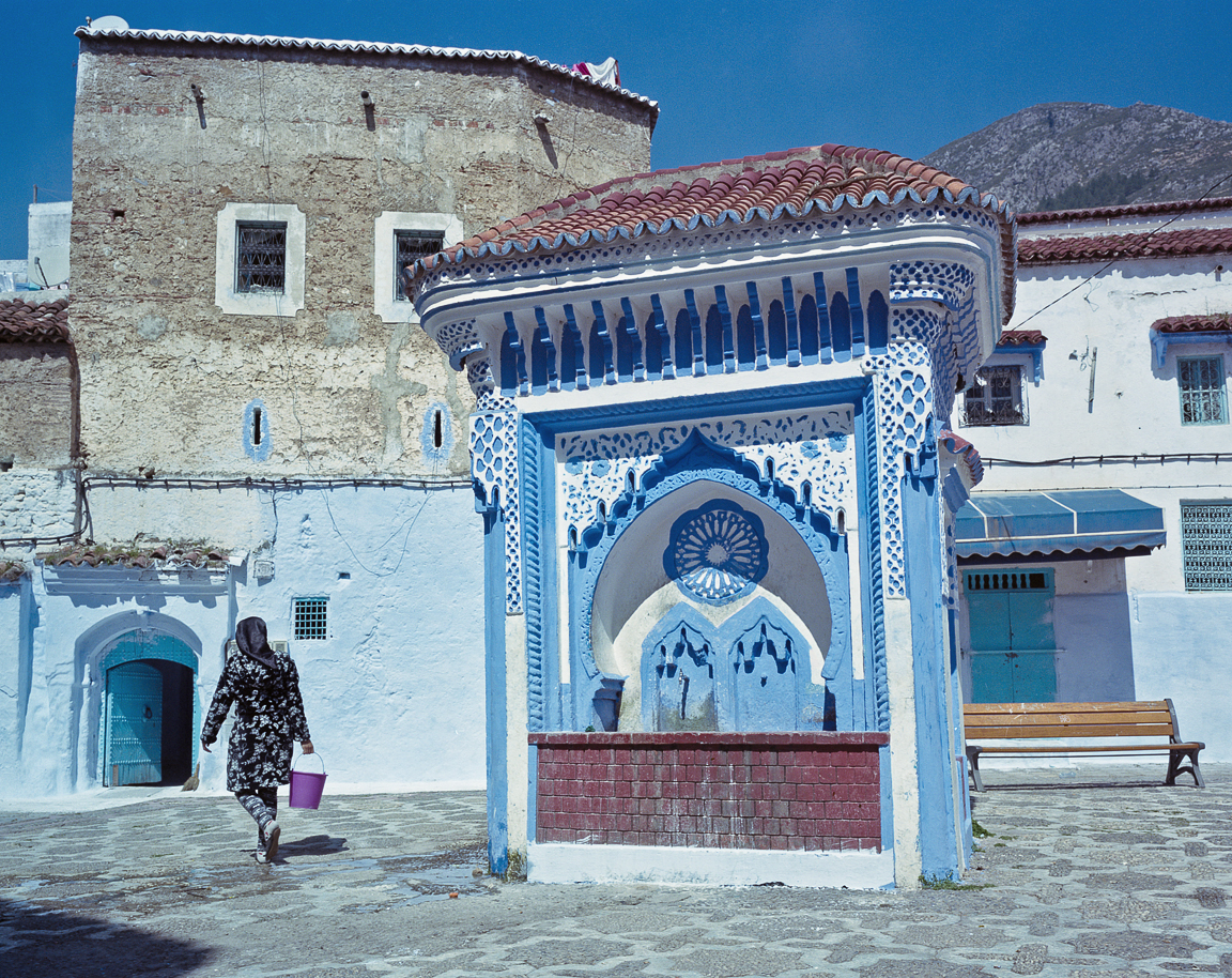 Maroko Express 2015, Chefchaouen, góry Rif, Pocztówka z Maroko Express 2015 czwarta, fotografia krajobrazu, Afryka, plener fotograficzny, fotografia tradycyjna, fotografia krajobrazowa, fotografia kolorowa, studnia w mieście, oko Proroka, błękitne miasto